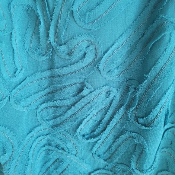 NWT - CHANDI & LIA - Easy to Wear Detailed Teal Top with Exposed Back Zipper - Picture 3 of 5